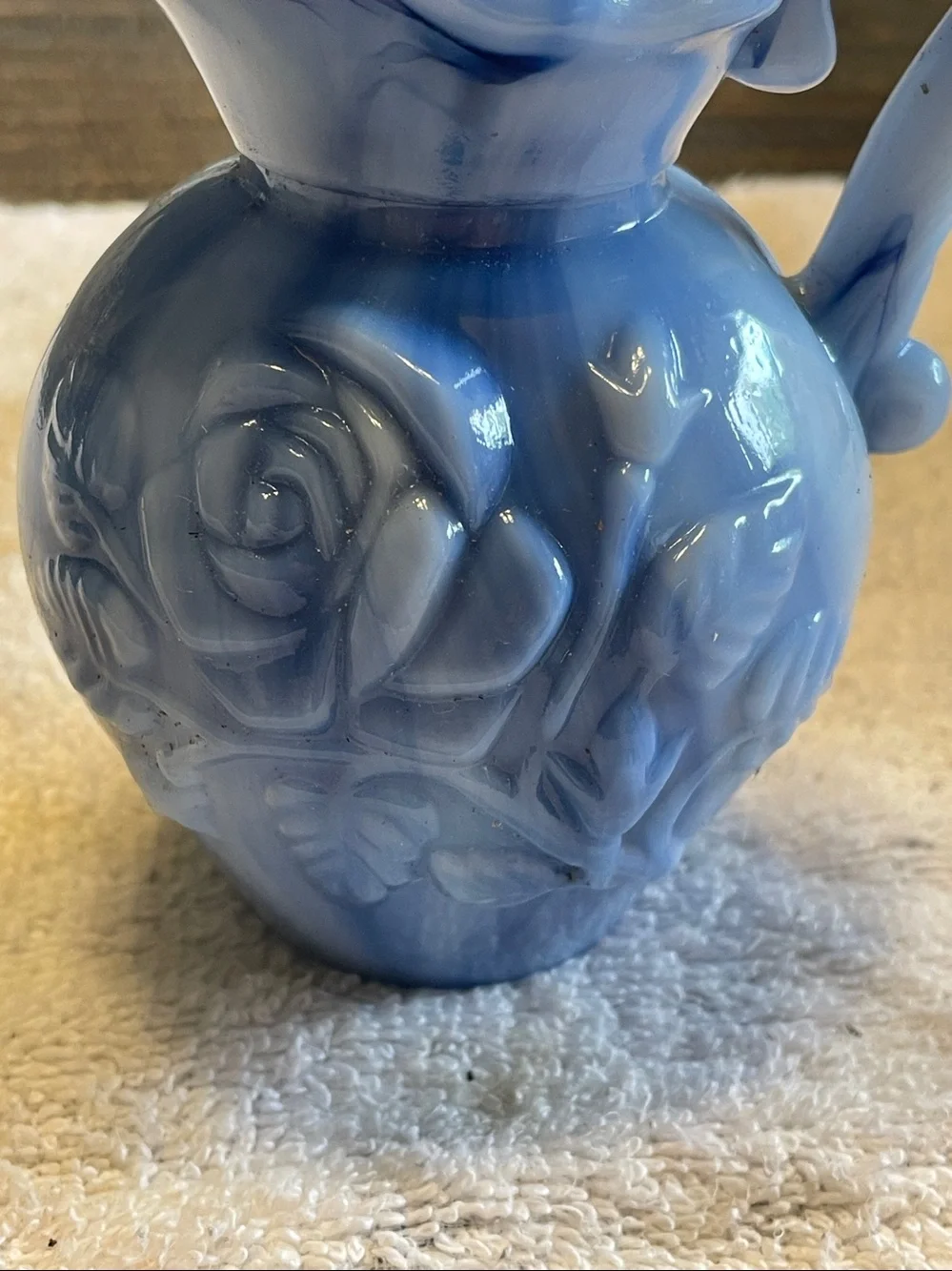 VINTAGE 1978 AVON BLUE VICTORIAN ROSE COLLECTIBLE GLASS PITCHER